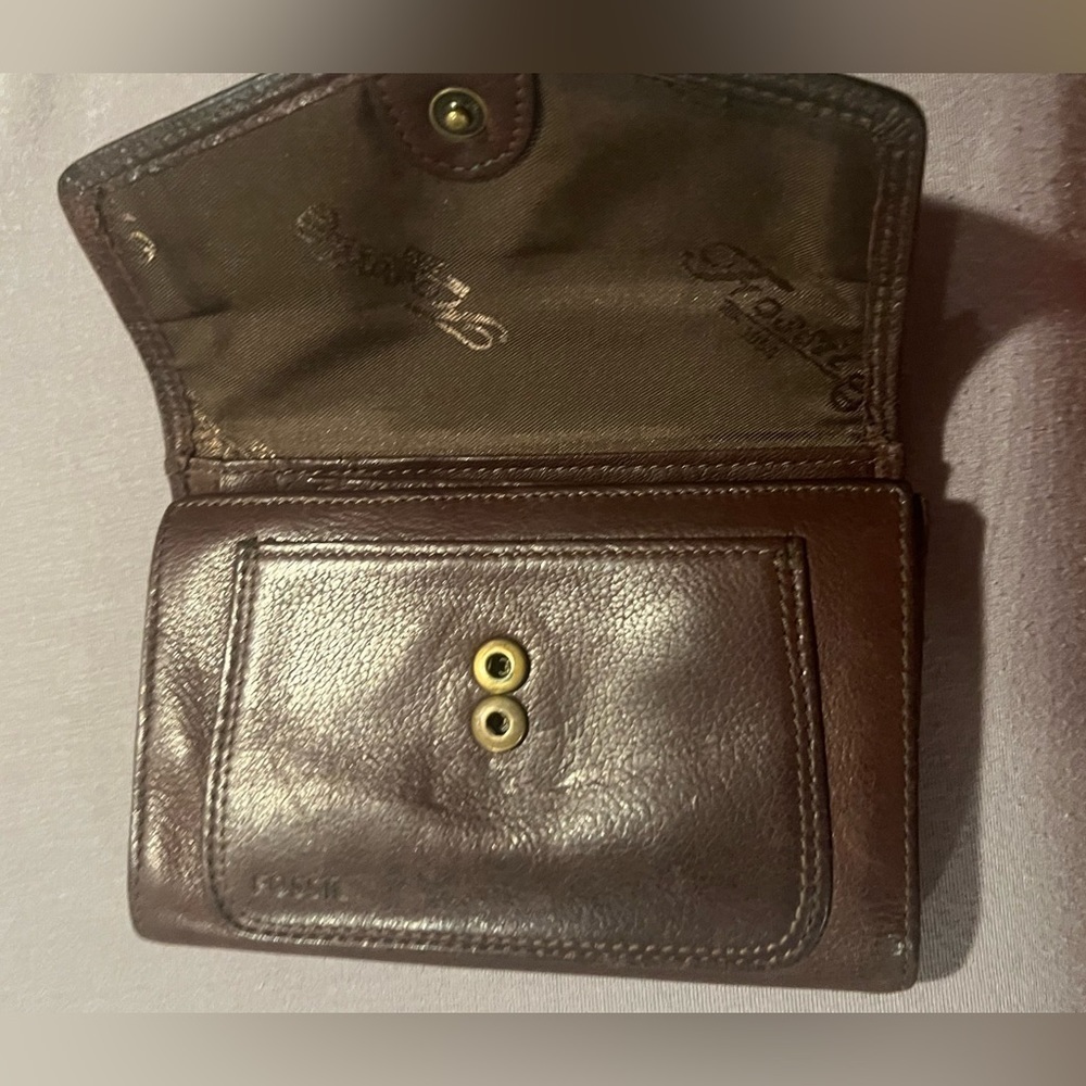 FOSSIL Wallet. Brown leather. Used but in good condition. - Picture 2 of 12
